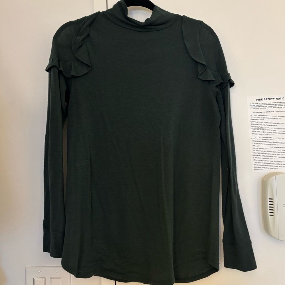 Soft turtleneck long sleeve with shoulder detail